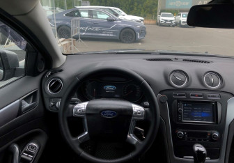 Подержанный автомобиль Ford Mondeo Sedan 2011 года (10 фото)