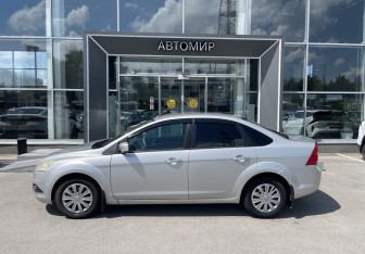 Подержанный автомобиль Ford Focus Sedan 2009 года (8 фото)