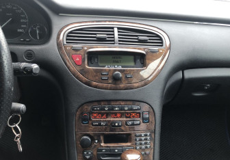 Подержанный автомобиль Peugeot 607 2001 года (13 фото)