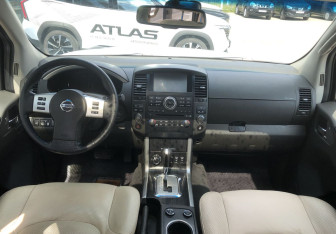 Подержанный автомобиль Nissan Pathfinder 2011 года (10 фото)