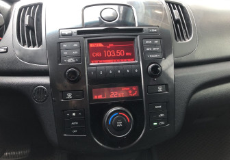 Подержанный автомобиль Kia Cerato Sedan 2009 года (14 фото)