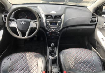 Подержанный автомобиль Hyundai Solaris Sedan 2013 года (10 фото)