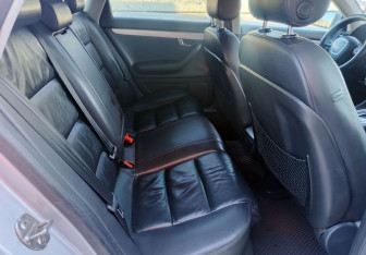 Подержанный автомобиль Audi A4 Sedan 2004 года (16 фото)