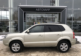 Подержанный автомобиль Hyundai Tucson 2008 года (8 фото)