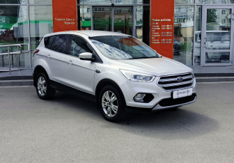Подержанный автомобиль Ford Kuga 2018 года (3 фото)