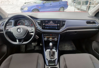 Подержанный автомобиль Volkswagen T-Roc 2020 года (15 фото)