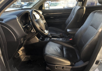 Подержанный автомобиль Mitsubishi Outlander 2015 года (9 фото)
