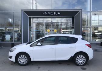 Подержанный автомобиль Opel Astra Hatchback 2013 года (8 фото)
