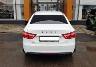 Подержанный автомобиль LADA (ВАЗ) Vesta Sedan 2016 года (6 фото)