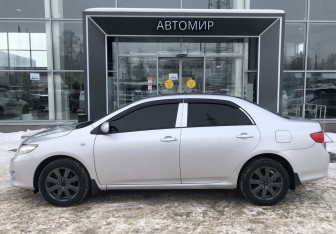 Подержанный автомобиль Toyota Corolla Sedan 2007 года (8 фото)