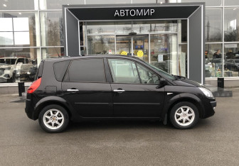 Подержанный автомобиль Renault Scenic 2009 года (4 фото)