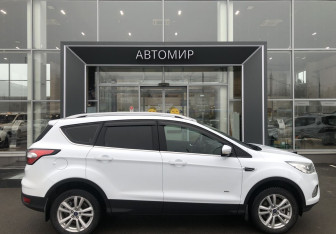 Подержанный автомобиль Ford Kuga 2017 года (4 фото)