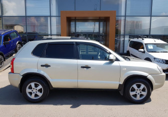 Подержанный автомобиль Hyundai Tucson 2007 года (4 фото)