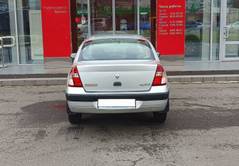 Подержанный автомобиль Renault Symbol 2005 года (6 фото)