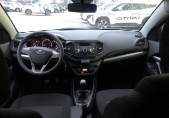 Подержанный автомобиль LADA (ВАЗ) Vesta Sedan 2017 года (10 фото)