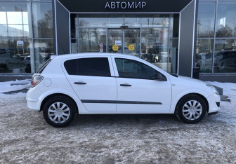 Подержанный автомобиль Opel Astra Hatchback 2008 года (4 фото)