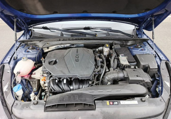 Подержанный автомобиль Kia K5 2022 года (11 фото)