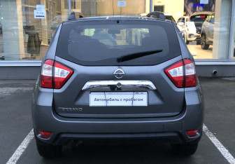 Подержанный автомобиль Nissan Terrano 2014 года (6 фото)