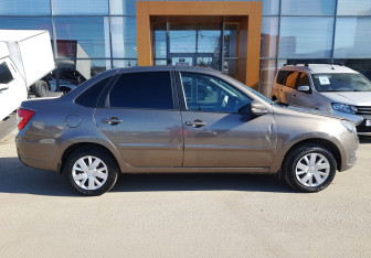 Подержанный автомобиль LADA (ВАЗ) Granta Sedan 2018 года (4 фото)