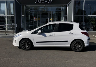 Подержанный автомобиль Peugeot 308 Hatchback 2010 года (8 фото)