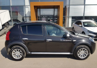 Подержанный автомобиль Renault Sandero 2011 года (4 фото)