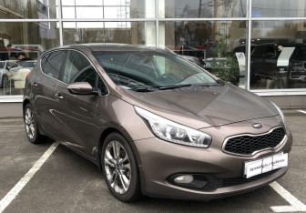 Подержанный автомобиль Kia Ceed Hatchback 2013 года (3 фото)