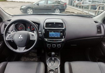 Подержанный автомобиль Mitsubishi ASX 2014 года (15 фото)