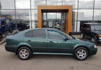Подержанный автомобиль Skoda Octavia Liftback 2008 года (4 фото)