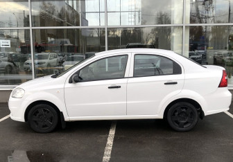 Подержанный автомобиль Chevrolet Aveo Sedan 2011 года (8 фото)