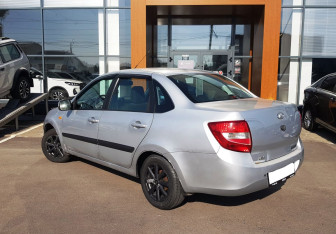 Подержанный автомобиль LADA (ВАЗ) Granta Sedan 2014 года (7 фото)