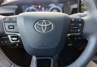 Подержанный автомобиль Toyota Camry Sedan 2024 года (18 фото)