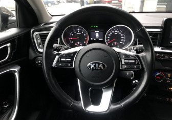 Подержанный автомобиль Kia Ceed Hatchback 2018 года (12 фото)