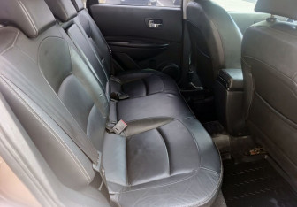 Подержанный автомобиль Nissan Qashqai 2007 года (16 фото)