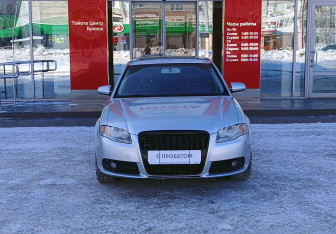 Подержанный автомобиль Audi A4 Sedan 2004 года (2 фото)