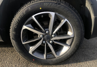 Подержанный автомобиль Geely Coolray 2023 года (16 фото)