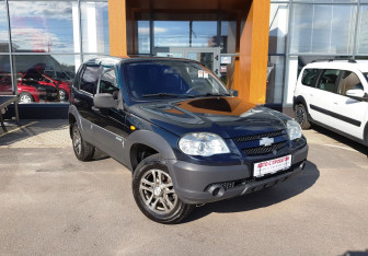 Подержанный автомобиль Chevrolet Niva 2010 года (3 фото)