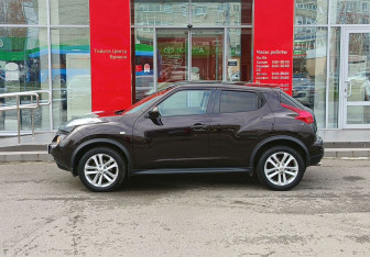 Подержанный автомобиль Nissan Juke 2013 года (8 фото)