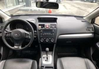 Подержанный автомобиль Subaru XV 2012 года (10 фото)