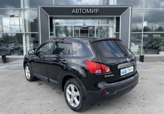 Подержанный автомобиль Nissan Qashqai 2007 года (7 фото)