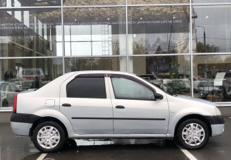 Подержанный автомобиль Renault Logan Sedan 2007 года (4 фото)