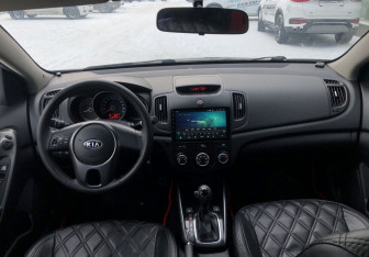 Подержанный автомобиль Kia Cerato Sedan 2011 года (10 фото)