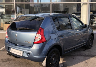 Подержанный автомобиль Renault Sandero 2011 года (5 фото)