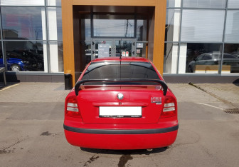 Подержанный автомобиль Skoda Octavia Liftback 2006 года (6 фото)