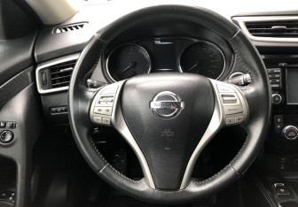 Подержанный автомобиль Nissan X-Trail 2016 года (13 фото)