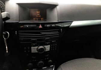 Подержанный автомобиль Opel Astra Hatchback 2008 года (14 фото)