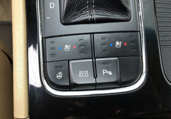 Подержанный автомобиль Kia Carnival 2017 года (15 фото)