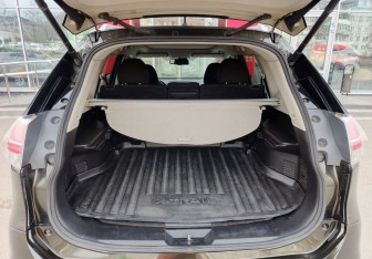 Подержанный автомобиль Nissan X-Trail 2015 года (12 фото)