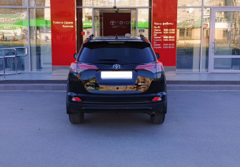 Подержанный автомобиль Toyota RAV4 2019 года (6 фото)