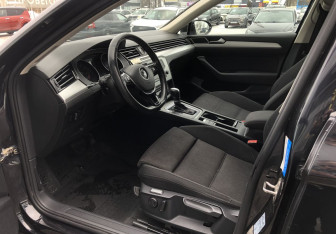Подержанный автомобиль Volkswagen Passat Sedan 2015 года (9 фото)