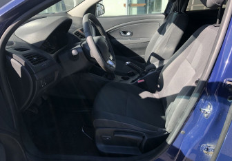 Подержанный автомобиль Renault Megane Hatchback 2010 года (9 фото)